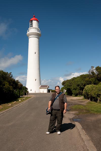-20099916 Walking to the Lighthouse at Anglesea. Photo by Barry Johnston.